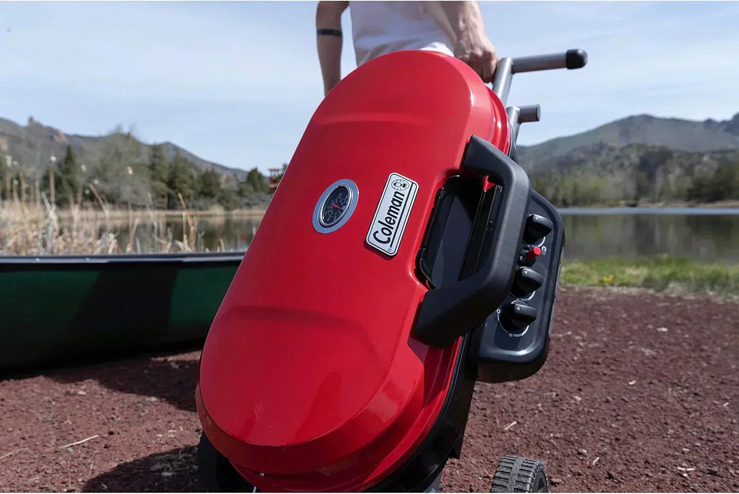 RoadTrip 285 Portable Stand-Up Propane Grill with 3 Adjustable Burners Instastart Ignition 20,000 BTUs wourant