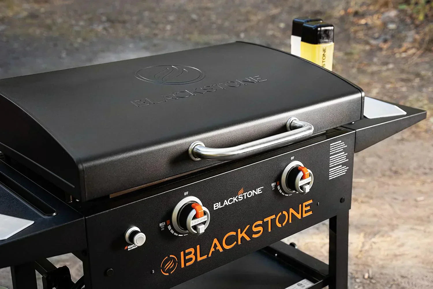 Blackstone 1883 Original 28 Griddle with Integrated Protective Hood and Counter Height Side Shelves wourant