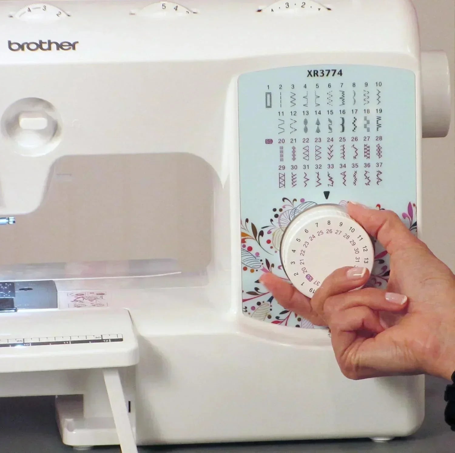 Sewing and Quilting Machine XR3774 37 Built-in Stitches Includes 8 Sewing Feet wourant