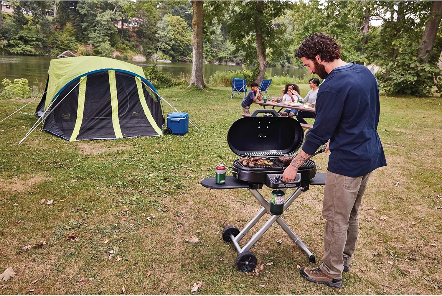 RoadTrip 285 Portable Stand-Up Propane Grill with 3 Adjustable Burners Instastart Ignition 20,000 BTUs wourant