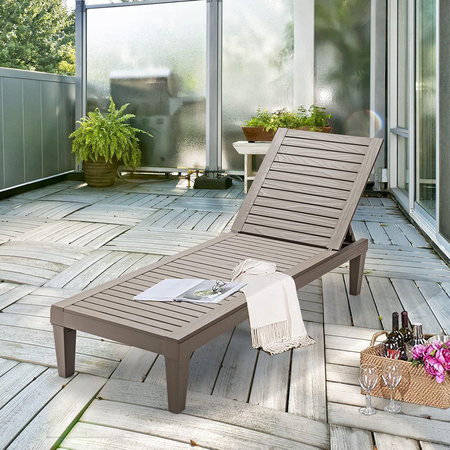 Outdoor Chaise Lounge Chair Lightweight Patio Lounge Recliner Chair with Adjustable Backrest wourant