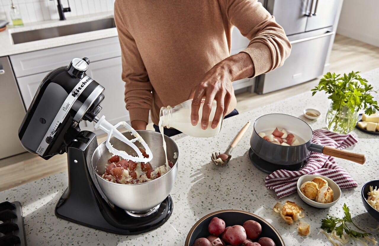 KitchenAid Classic Series 4.5 Quart Tilt-Head Stand Mixer K45SS, Onyx Black wourant