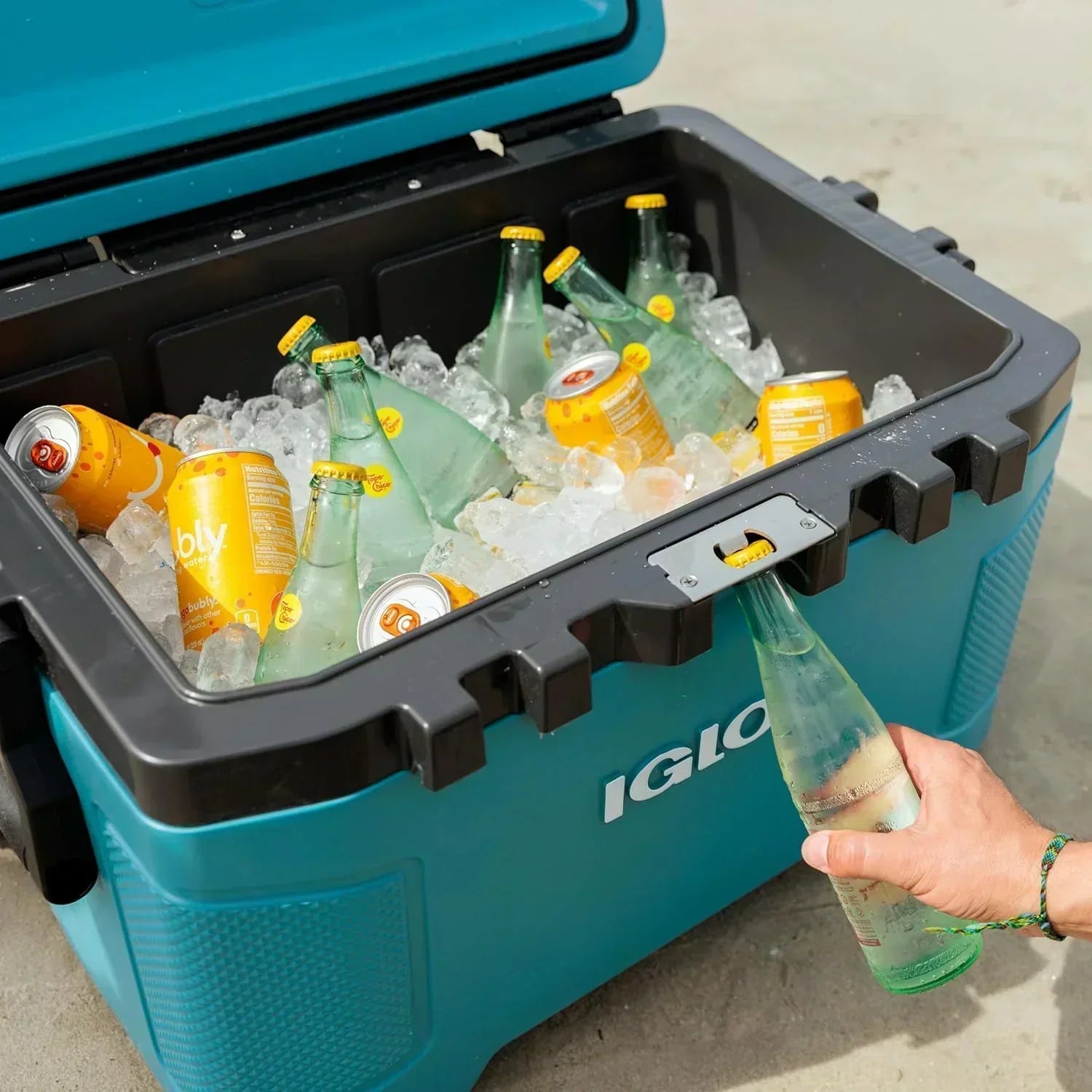 Igloo 52Qt Wheeled Cooler Insulated Hard Shell Ice Chest wourant