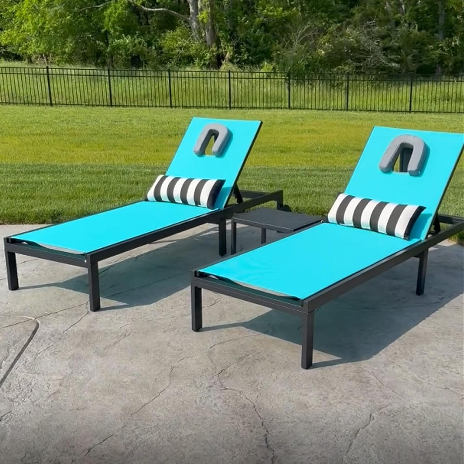 PURPLE LEAF Patio Tanning Lounge Chair Set with Face Down Hole Outdoor Aluminum Adjustable Reclining Chairs Wheels Pillows and Table for Poolside Beach Sunbathing Lounger, Beige wourant
