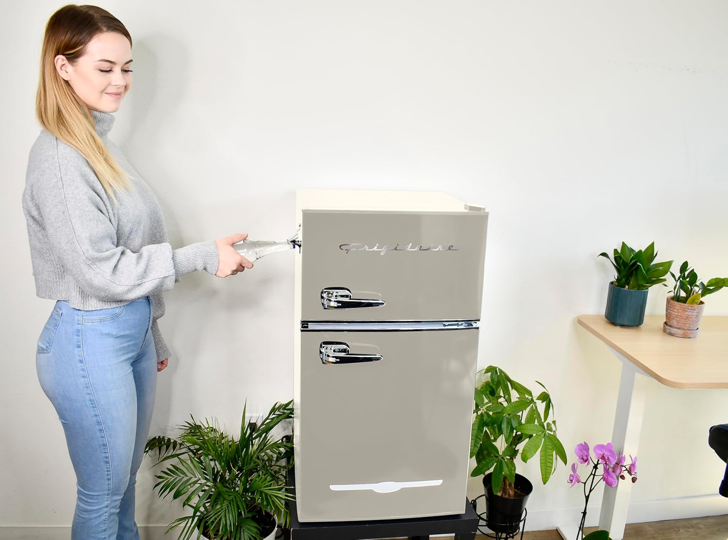 Frigidaire Retro Mini Fridge with Freezer Side Bottle Opener-Small 2 Door Refrigerator Office Bar wourant