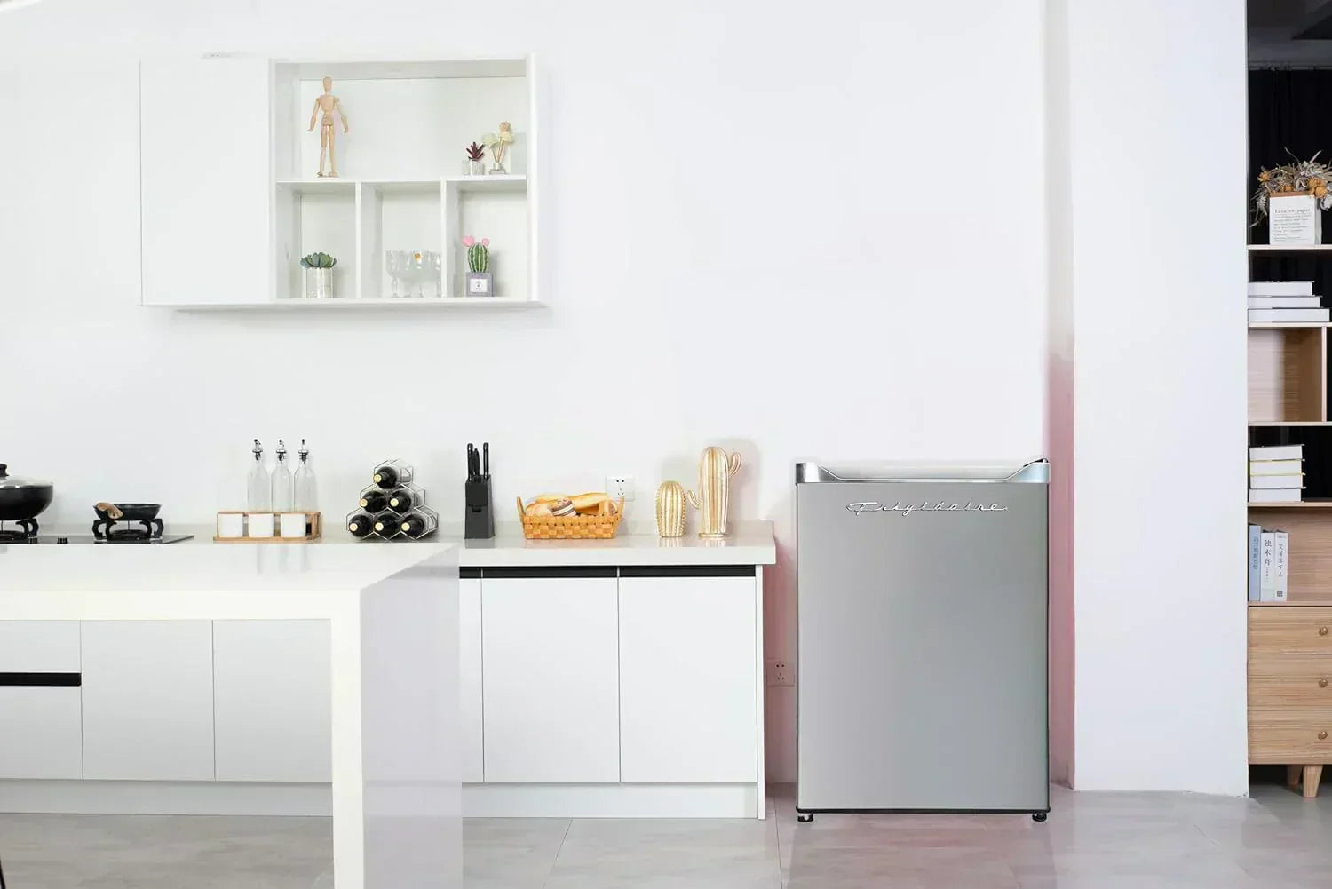 Frigidaire Upright Freezer 6.5 cu. ft. Deep Freeze Vinyl Coated Metal Wire Shelving Compact wourant