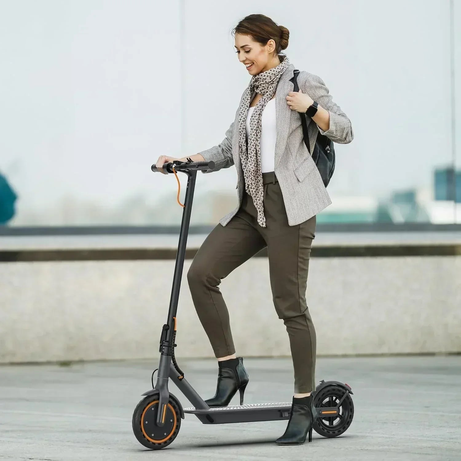 Volpam electric scooter Powerful electric motor Solid tires 28/21/12 mile range wourant