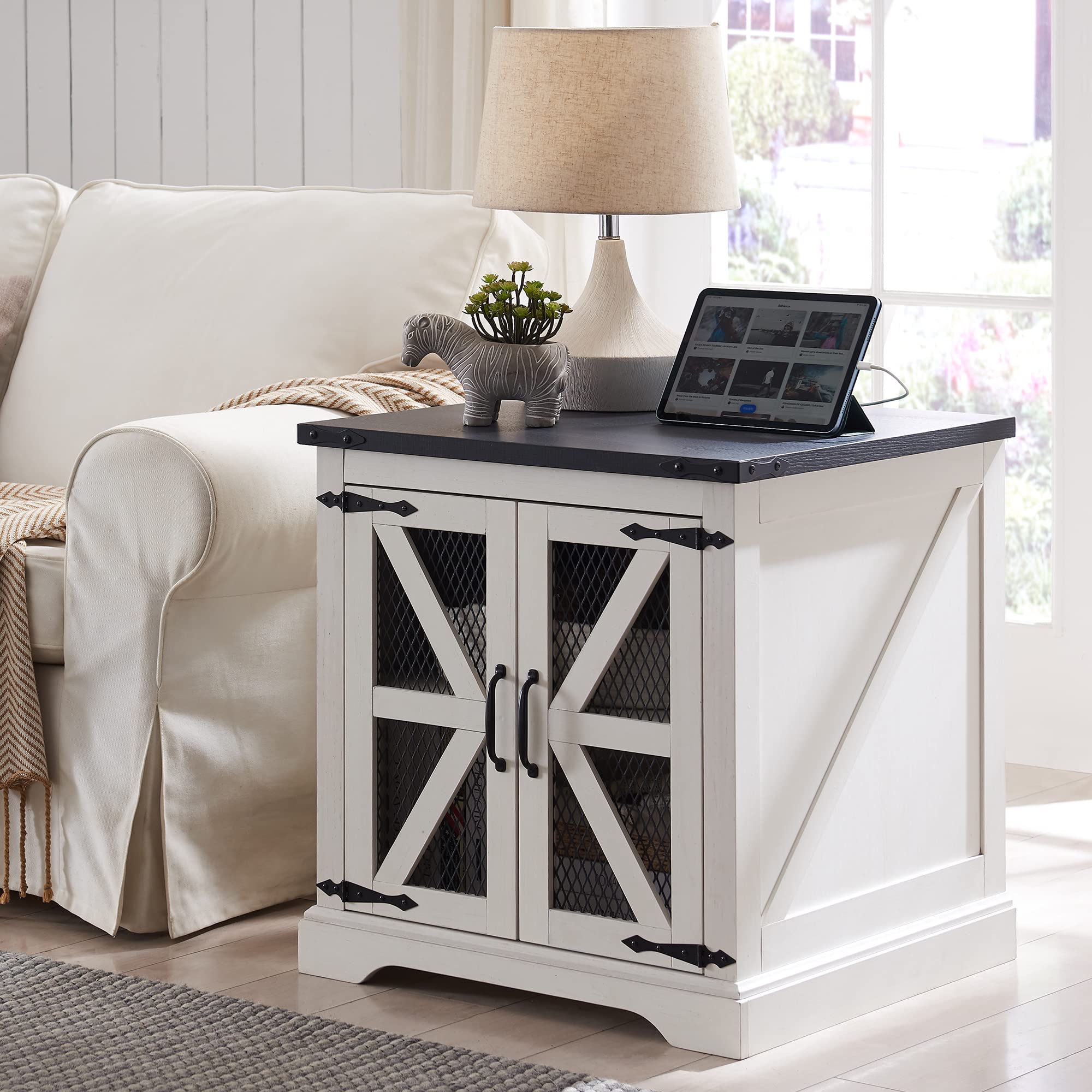 Farmhouse End Table Charging Station wourant